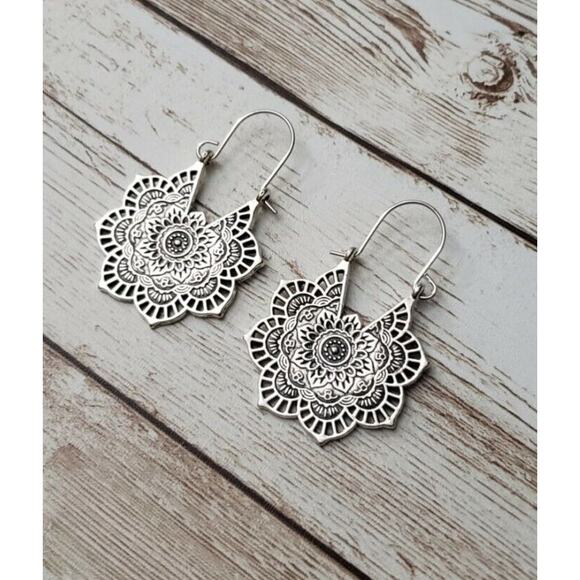 Unbranded Jewelry - Beautiful Large Silver Tone Boho Style Earrings - Brand New